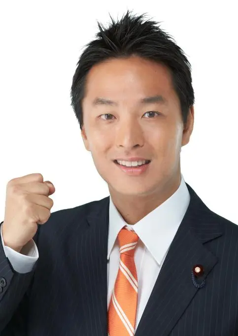 2018年に撮影された村井英樹の公式写真